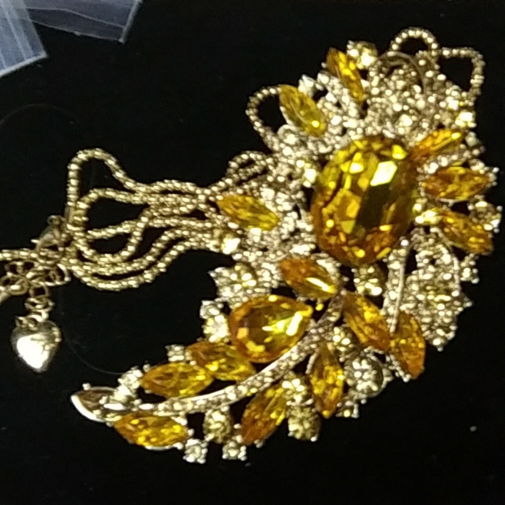 Betsy Johnson LARGE Pendant Necklace
